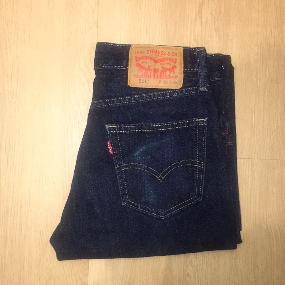 Levi dark wash jeans 30x32